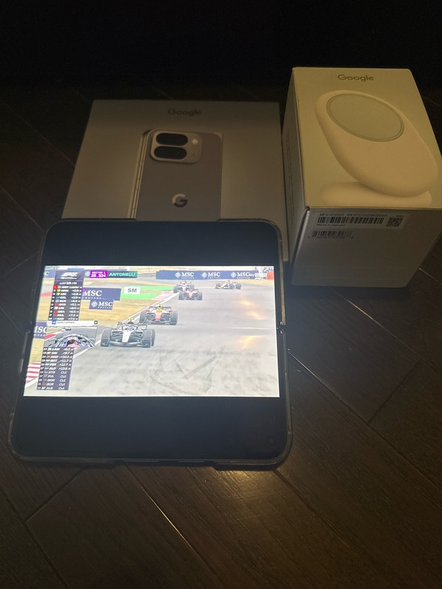 Google Pixel pro 10 fold with remaining google warranty - photo 4