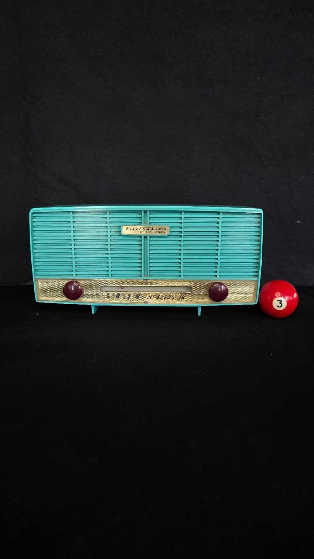 1950 Electrohome Roland Series Antique Tube Radio
