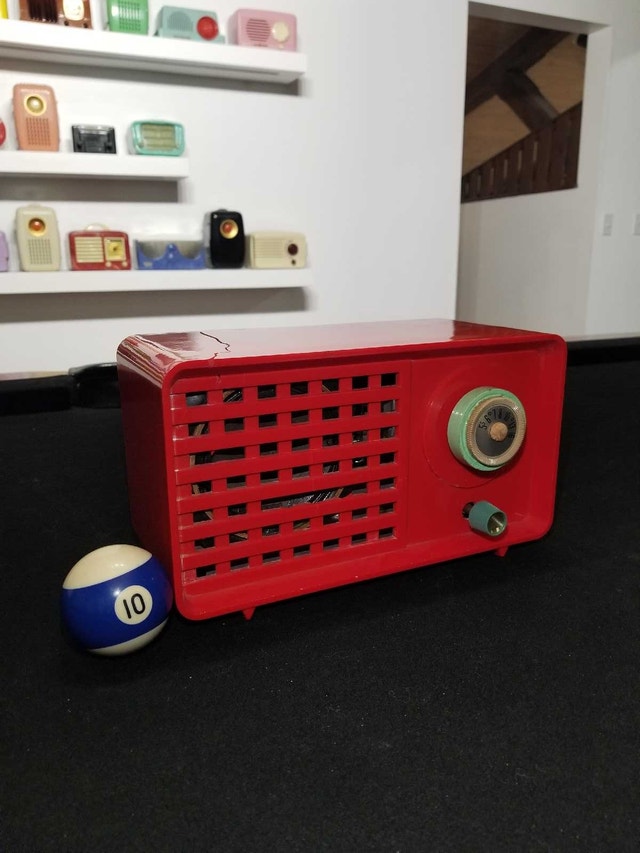 Electrohome RED Bakelite Antique Tube Radio