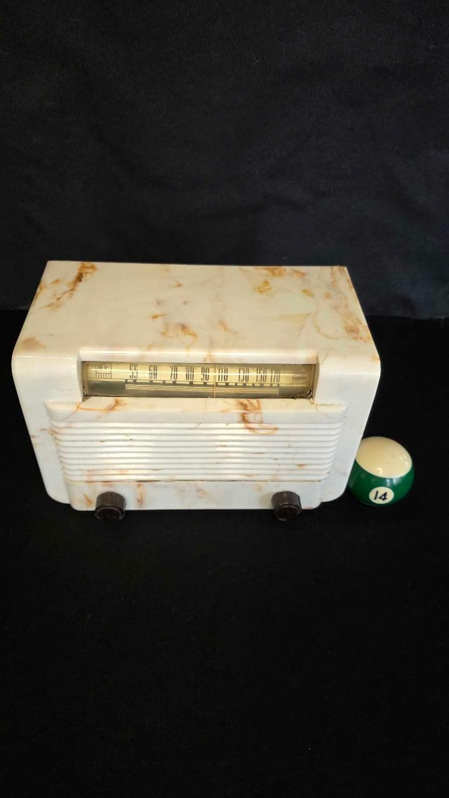 1948 General Electric BEETLE swirl bakelite radio C122 - photo 2