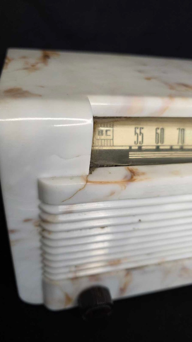 1948 General Electric BEETLE swirl bakelite radio C122 - photo 4
