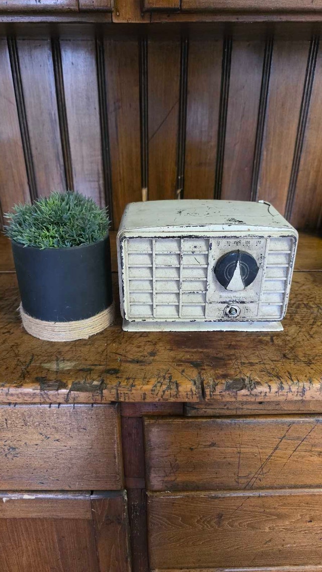 Rogers Majestic Bakelite Antique Tube Radio
