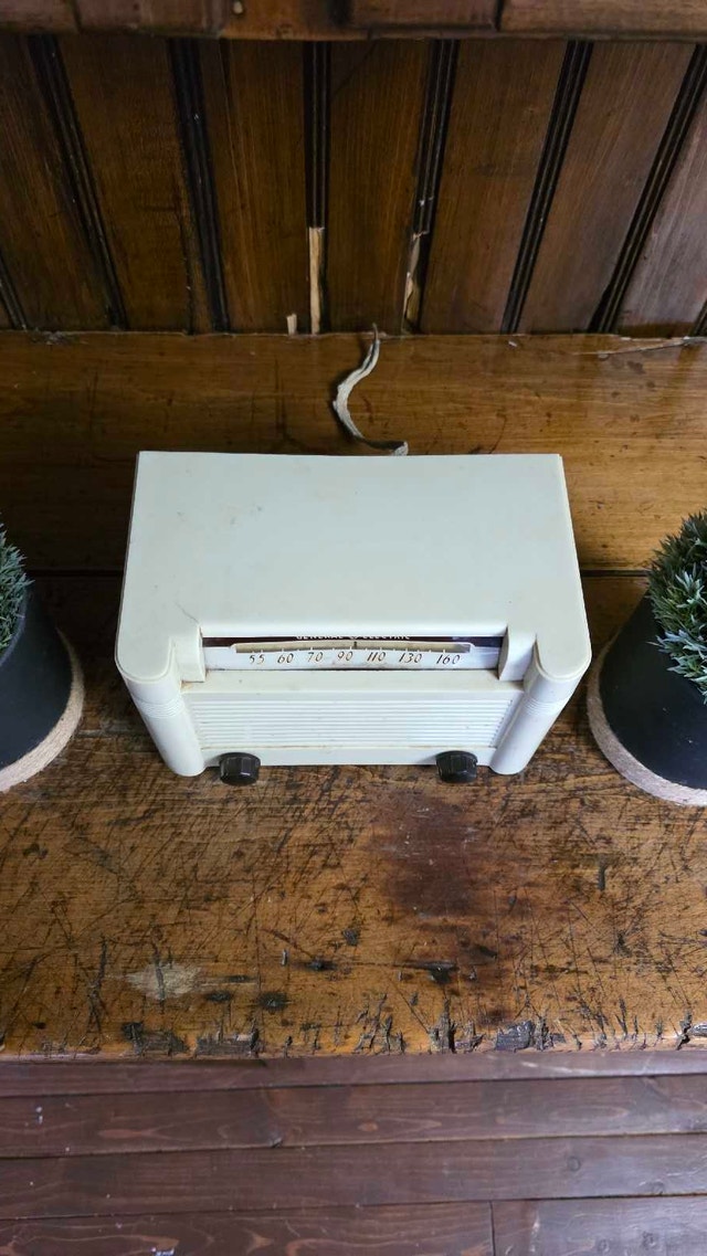 General Electric Antique Bakelite Tube Radio - photo 2