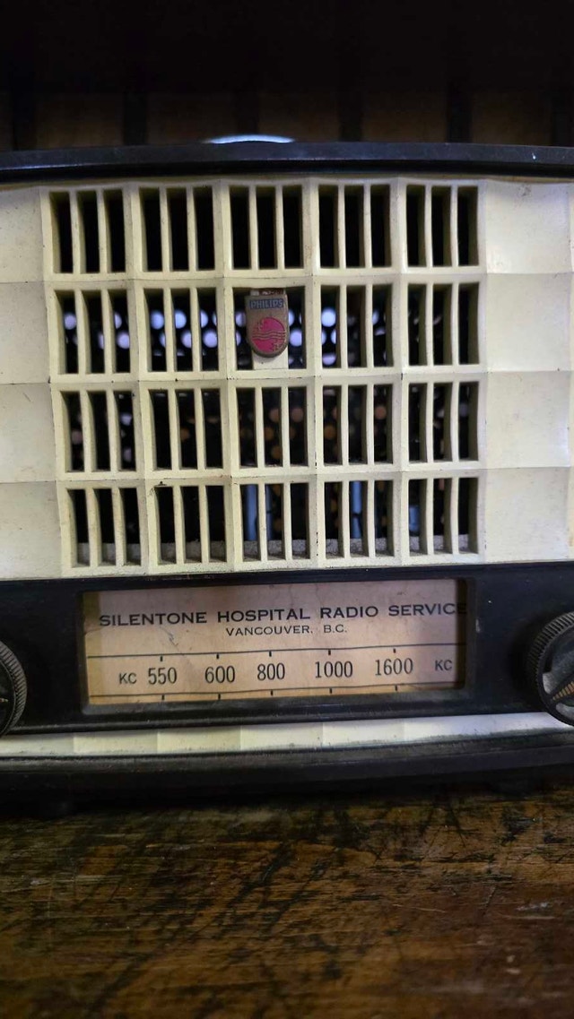 1950's Phillips "Hospital" Antique Radio w/ Pillow Speaker - photo 2