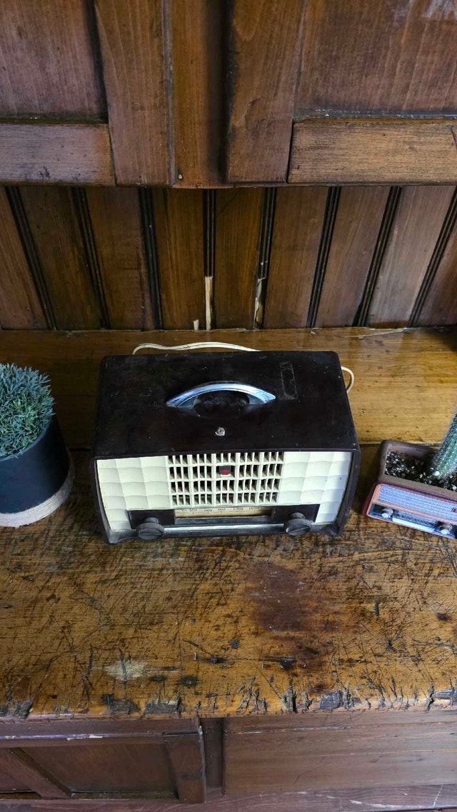1950's Phillips "Hospital" Antique Radio w/ Pillow Speaker - photo 3