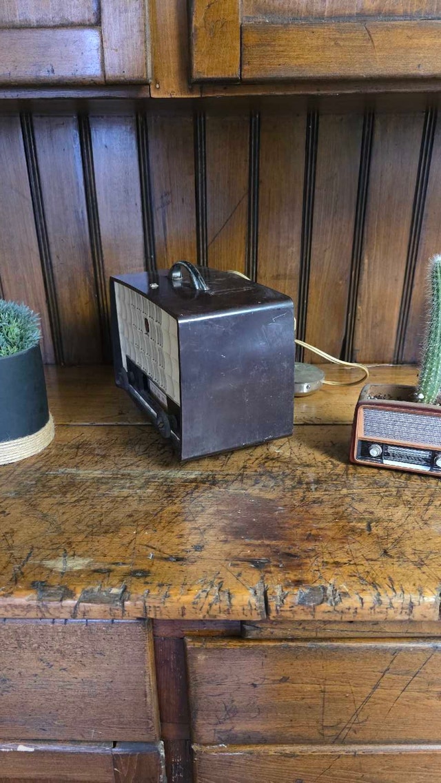 1950's Phillips "Hospital" Antique Radio w/ Pillow Speaker - photo 5