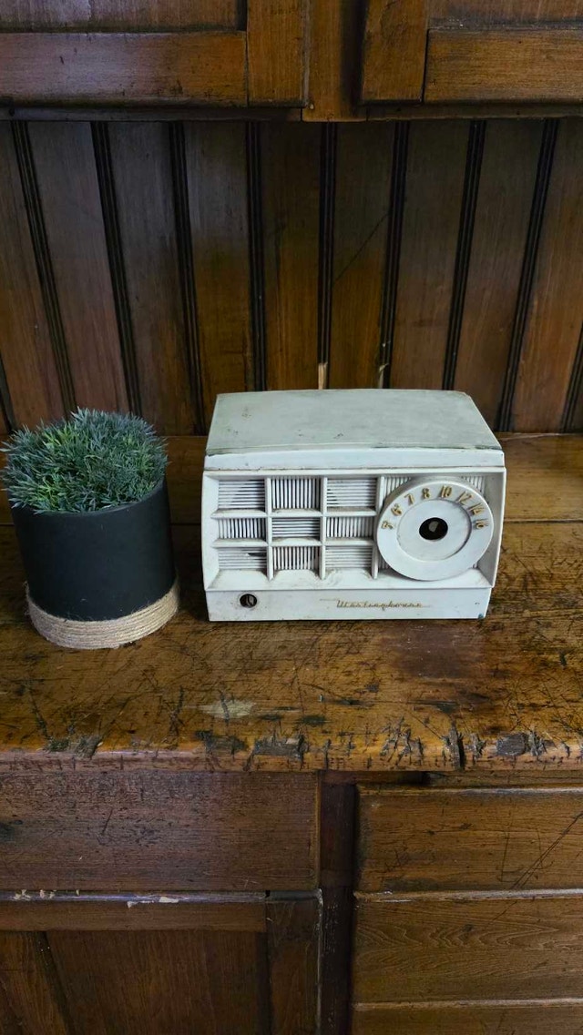 Westinghouse Antique Bakelite Tube Radio