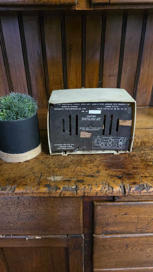 Westinghouse Antique Bakelite Tube Radio - photo 4