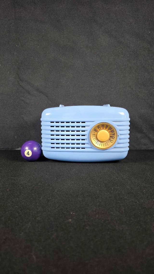 1948 Westinghouse Tube Radio - Blue Plaskon Model 501M