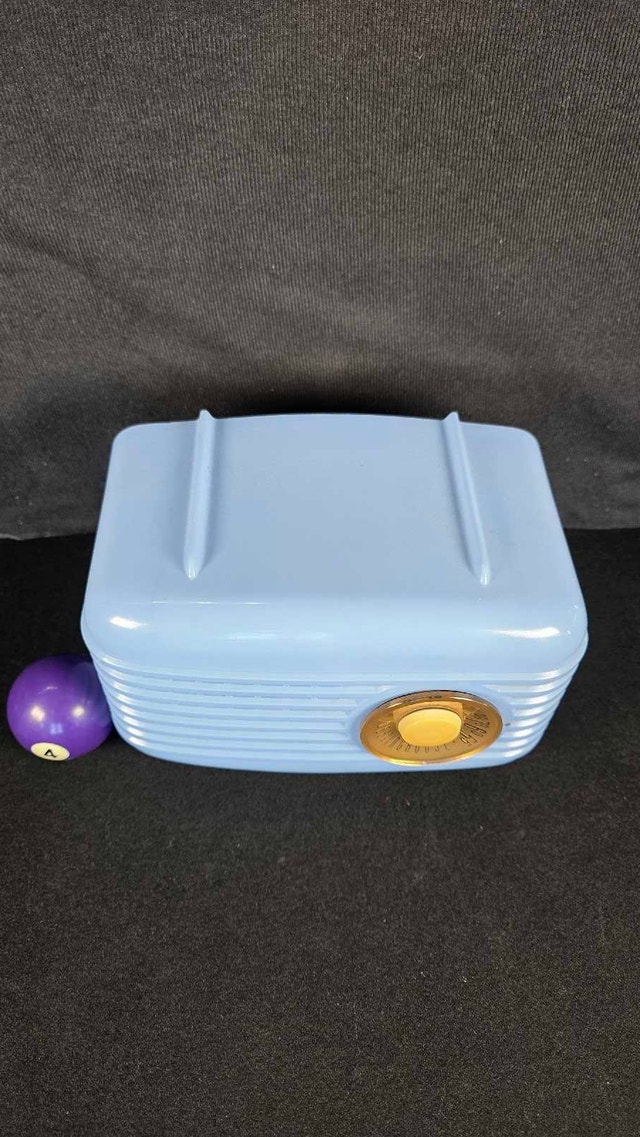 1948 Westinghouse Tube Radio - Blue Plaskon Model 501M - photo 2