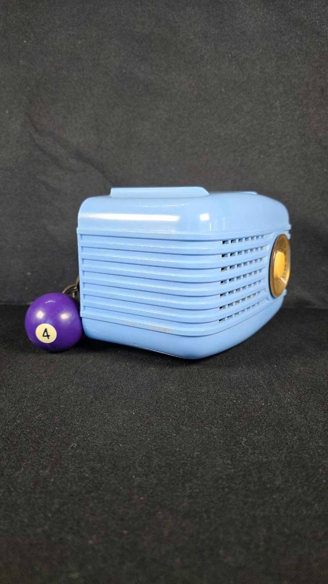 1948 Westinghouse Tube Radio - Blue Plaskon Model 501M - photo 3