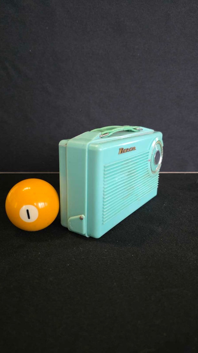 Rare Sea Foam Green Plaskon Portable Tube Radio - photo 2