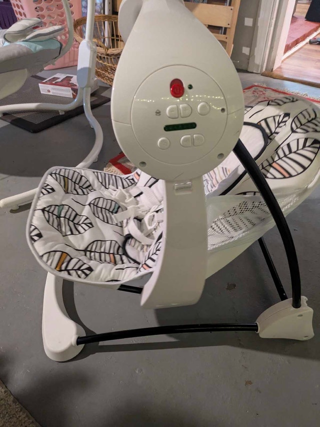 Fisher Price Baby Swing - photo 2
