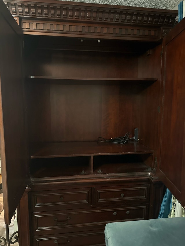 Kimball Armoire + 2 Bedside Tables - photo 2