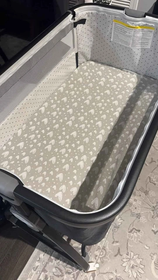 Baby Bassinet Bedside Sleeper with Adjustable Height - photo 3