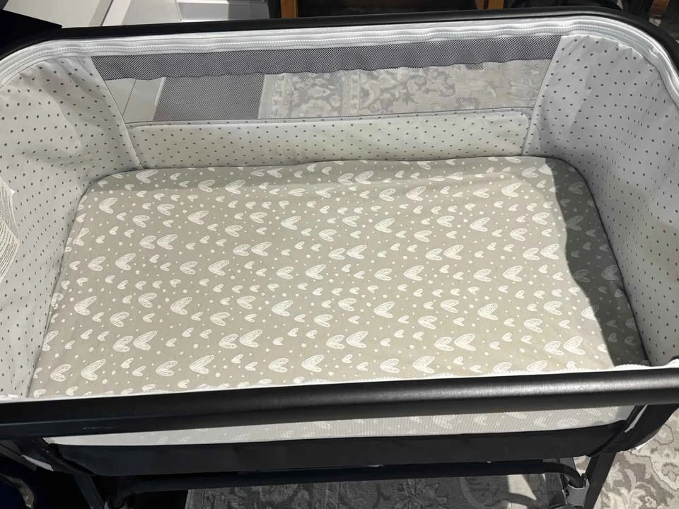 Baby Bassinet Bedside Sleeper with Adjustable Height - photo 4