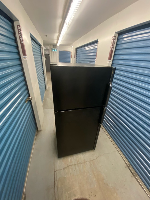 BLACK TOP FREEZER REFRIGERATOR - photo 2