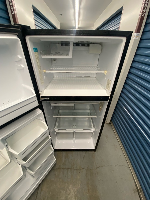 BLACK TOP FREEZER REFRIGERATOR - photo 4