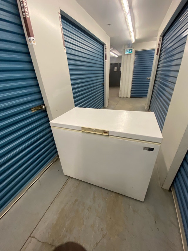 WHITE COMPACT CHEST FREEZER - photo 3