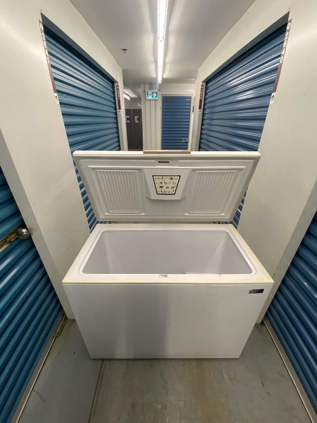 WHITE COMPACT CHEST FREEZER - photo 4