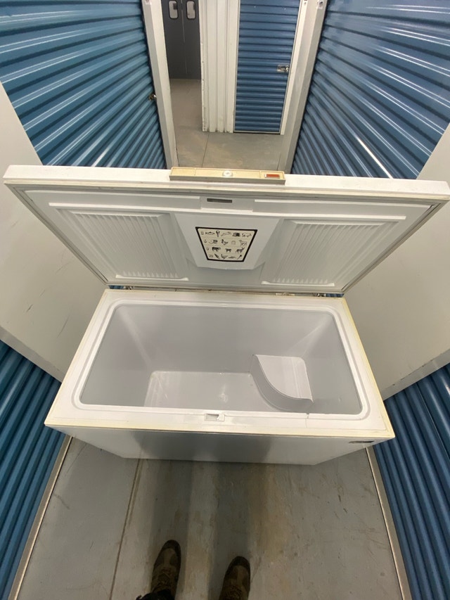 WHITE COMPACT CHEST FREEZER - photo 5