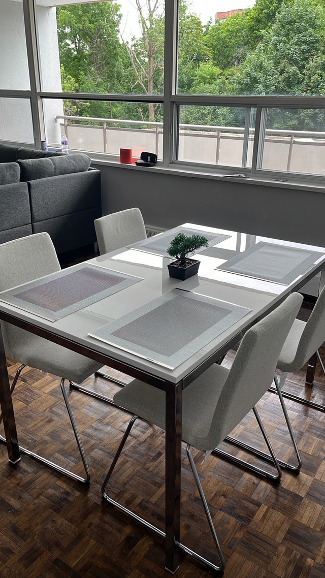 Dining Table & 4 Chairs
