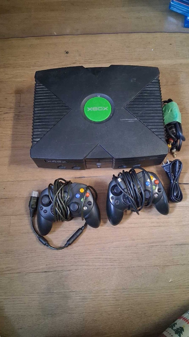 Original Xbox with 2 Controllers