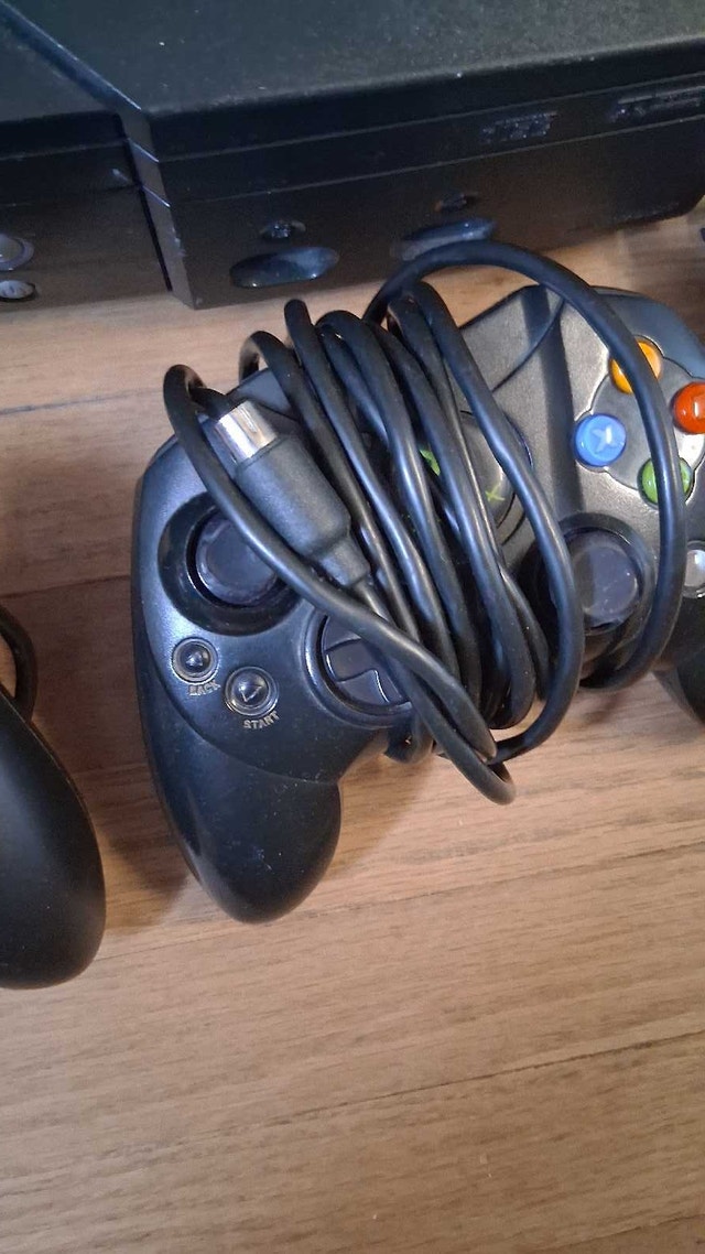 Original Xbox with 2 Controllers - photo 2