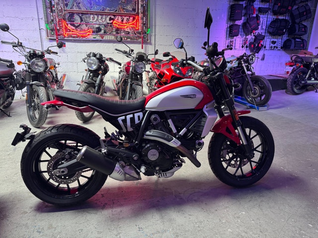 2023 Ducati Scrambler - Red, Excellent Condition, 55km - photo 2