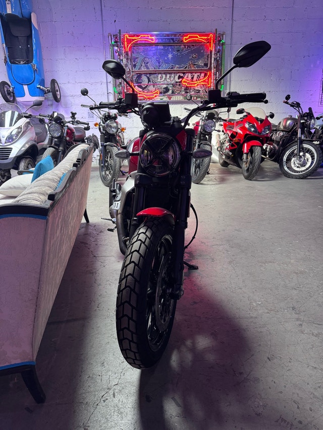 2023 Ducati Scrambler - Red, Excellent Condition, 55km - photo 4