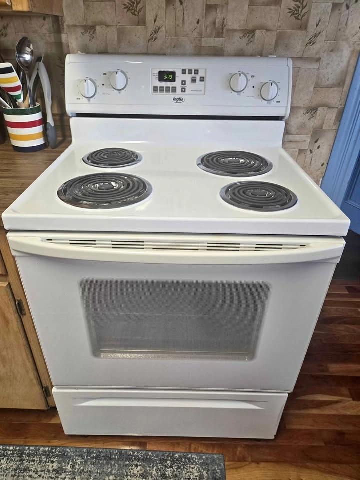 Inglis White Range with Coil Cooktop