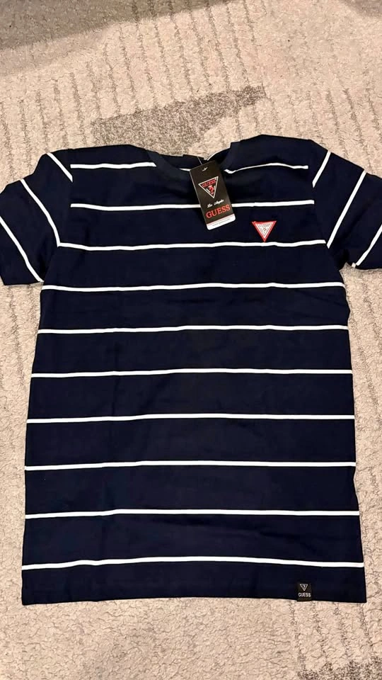 Guess T-shirt