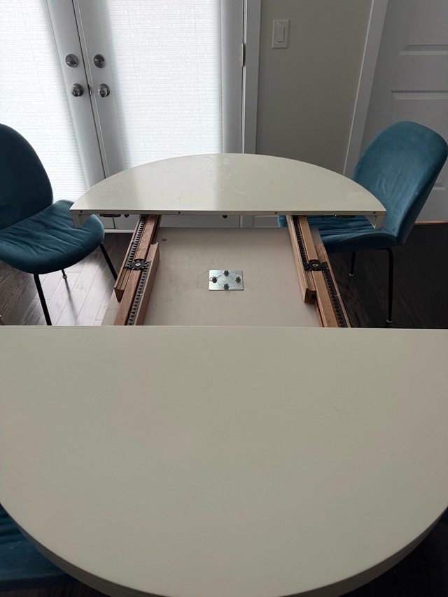 EQ3 Extendable Dining Table - photo 2