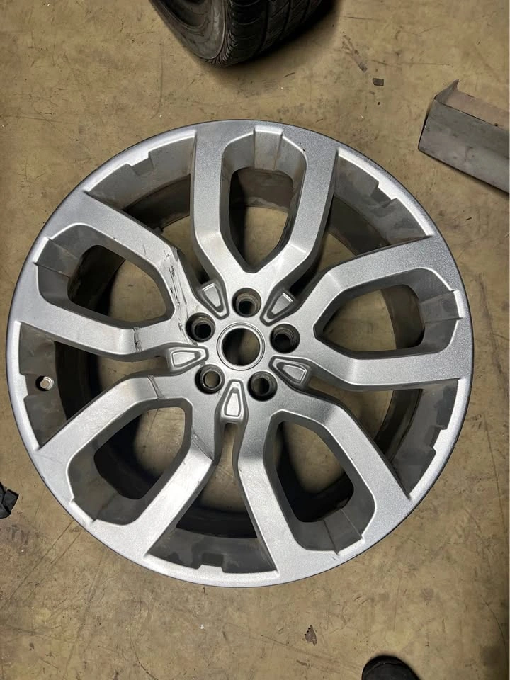 22” Genuine RANGE ROVER WHEEL
