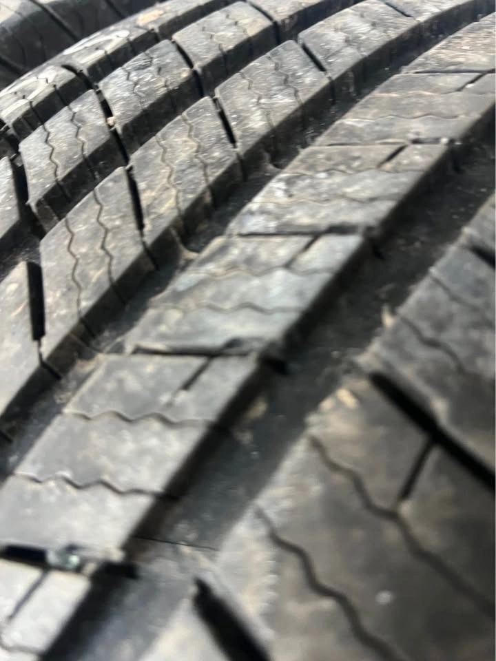215/55/17 Michelin Defender T+H Pair (2) - photo 2