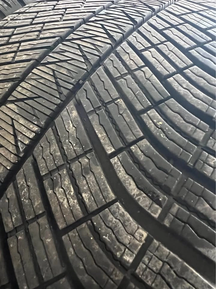 STAGGERED 20” Michelin Winter Tires 275/40 & 315/35 - photo 2