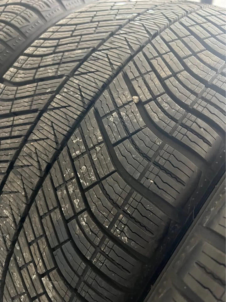 STAGGERED 20” Michelin Winter Tires 275/40 & 315/35 - photo 3
