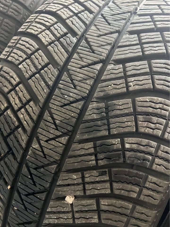 STAGGERED 20” Michelin Winter Tires 275/40 & 315/35 - photo 4