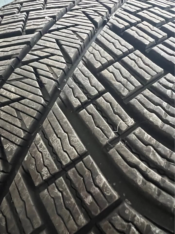STAGGERED 20” Michelin Winter Tires 275/40 & 315/35 - photo 5