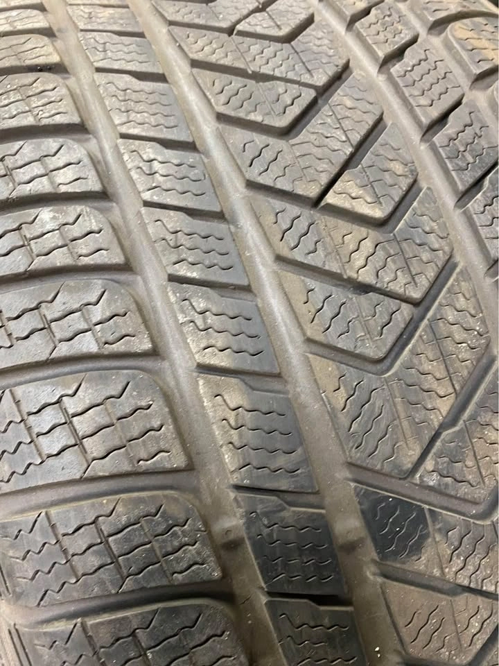 315/30/21 Pirelli Sottozero 3 Winter Tires (Pair) - photo 2