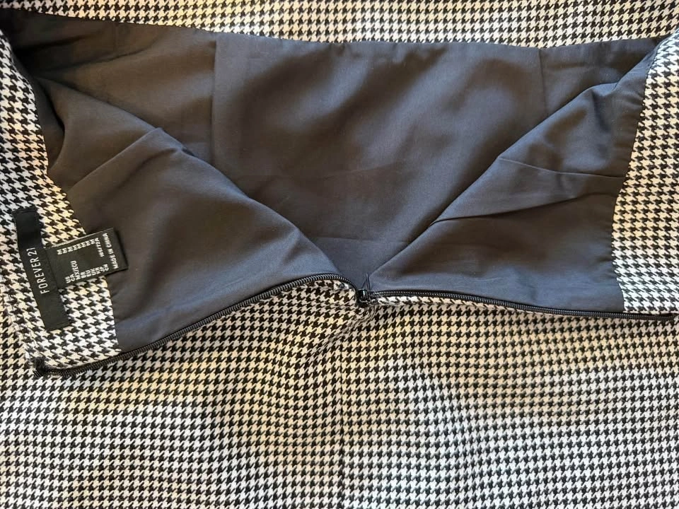 Like New Forever 21 Skirt Size Medium Black & White Checkered Li - photo 3