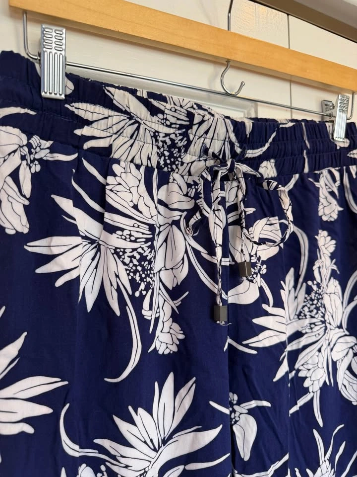 NWT Women’s Size Medium Floral Lightweight Summer Pants $13 - photo 4