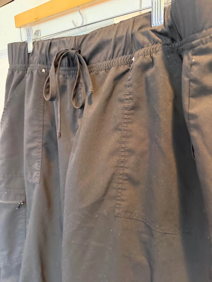 Like New Women’s Size Xl Black Cargo Joggers $10 - photo 3
