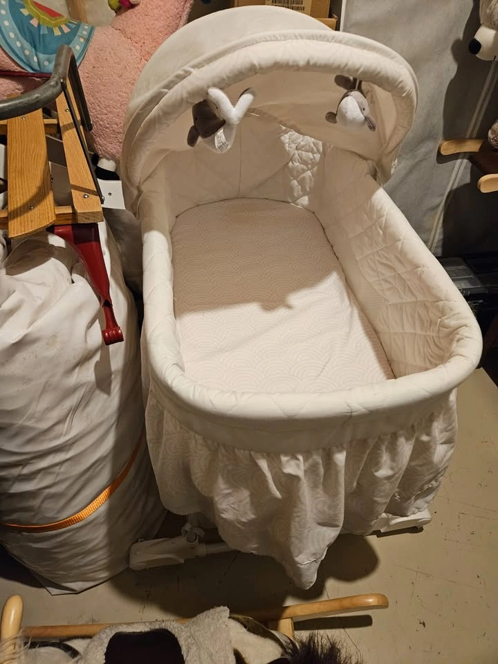 Beautiful White Bassinet - photo 4