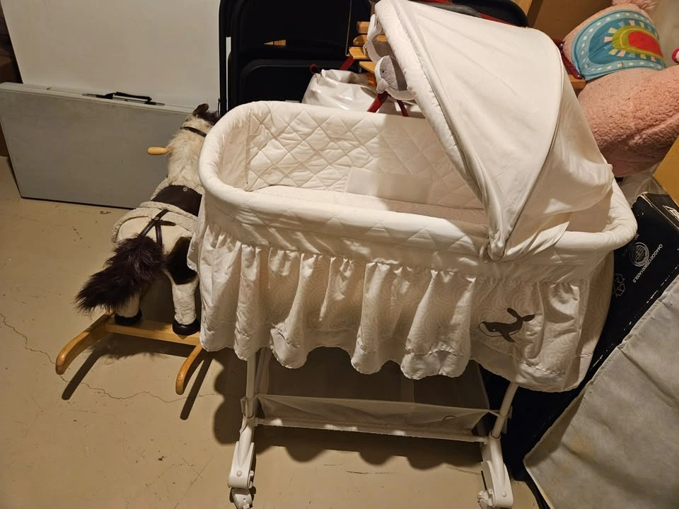 Beautiful White Bassinet - photo 5