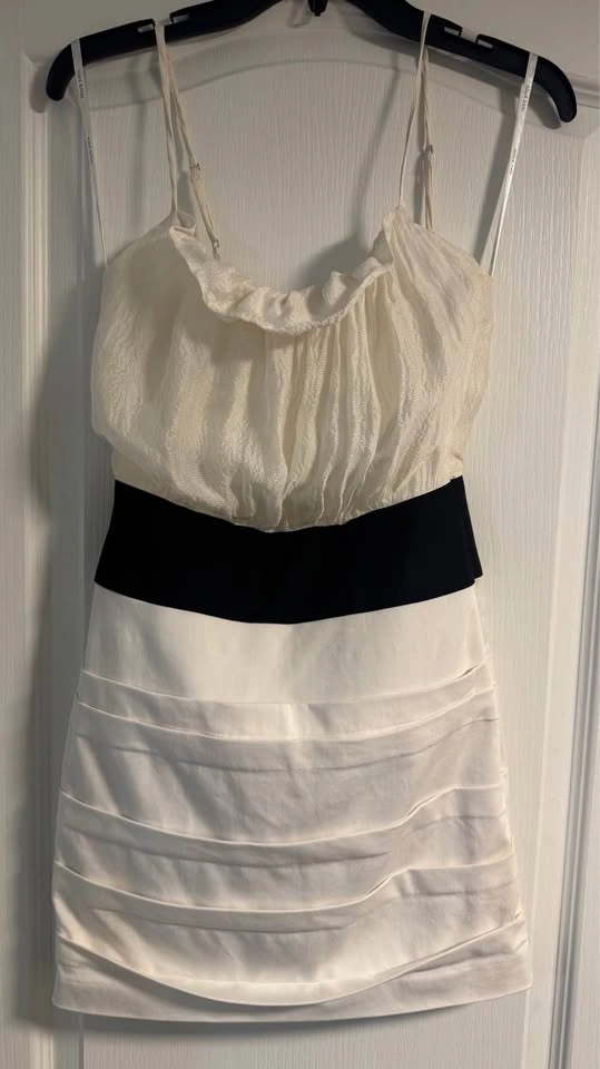 Black Halo Cream Ruffled Mini Dress Size 0 - photo 2