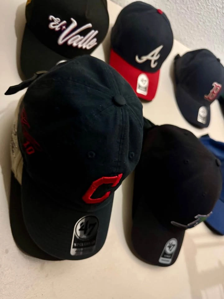 HATS FOR SALE 🧢 - photo 2