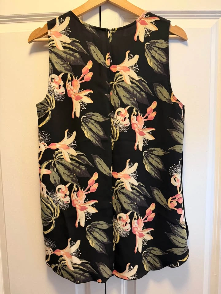Aritzia Babaton Shell Tank Floral Print Size S - photo 2