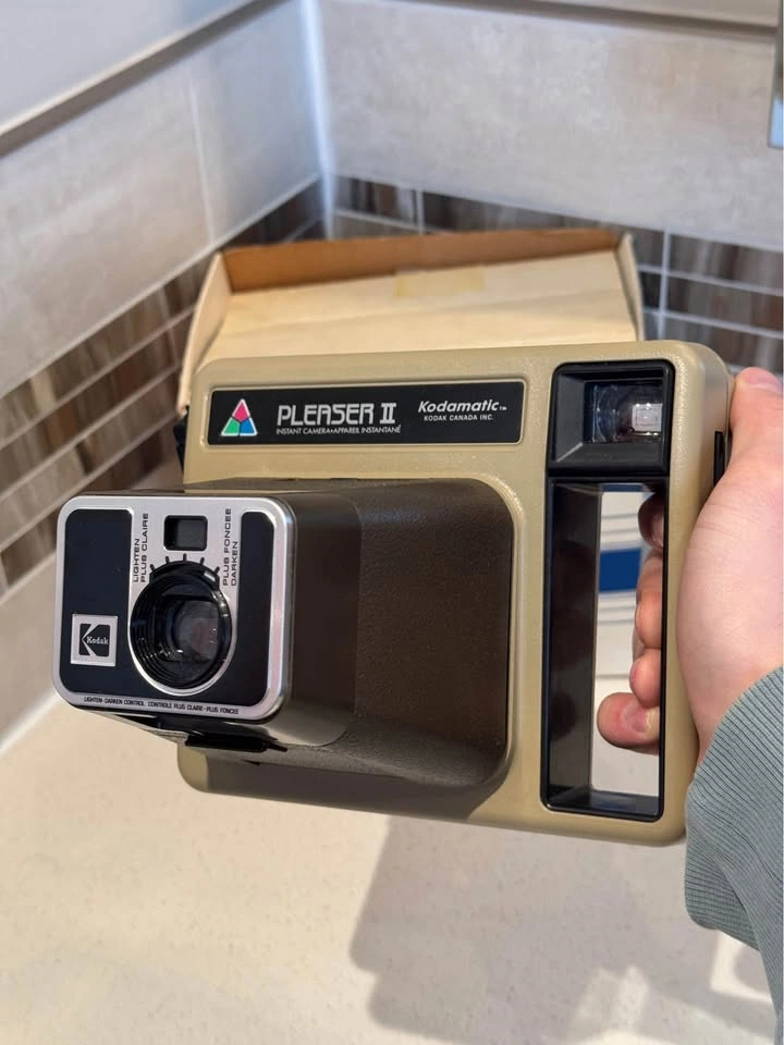 Vintage Kodak Instant Camera | Kodamatic Pleaser 2 | Untested - photo 3