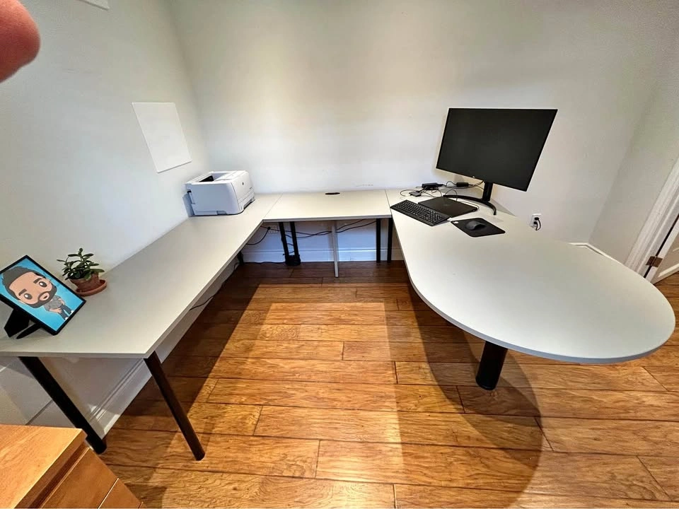 Modern U-Shaped Desk w/ Curved Front – Large Workspace
